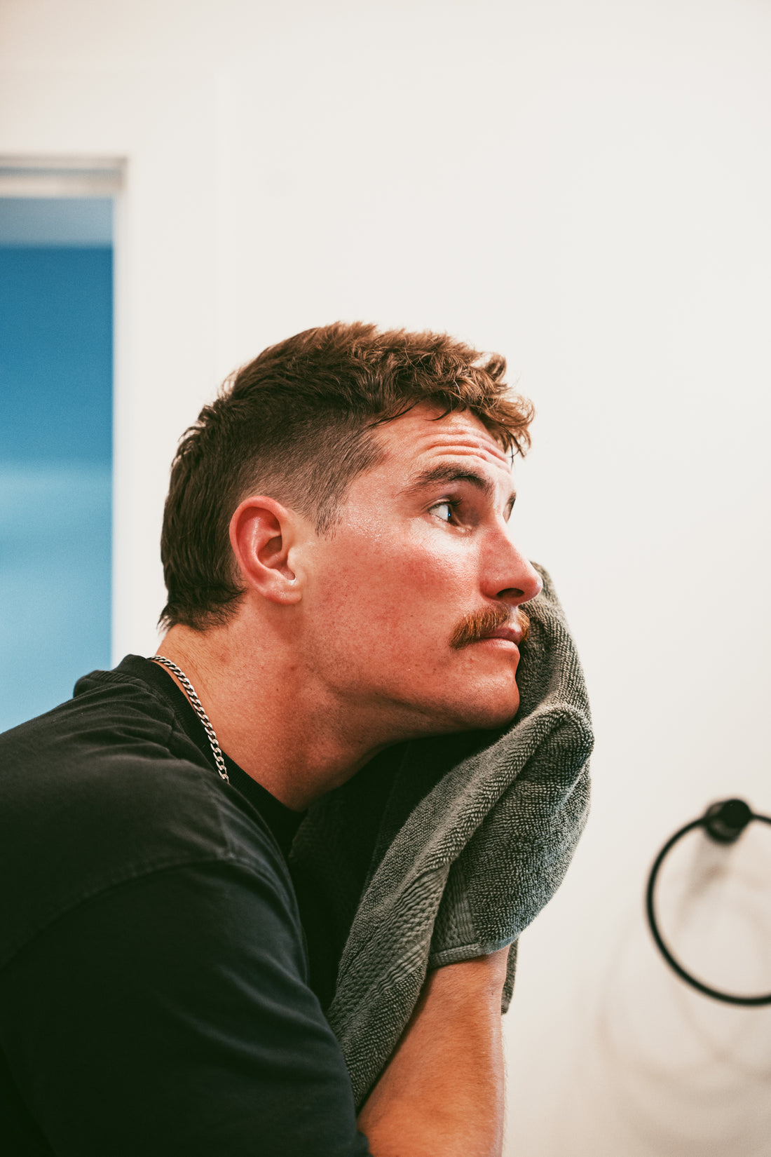 Managing Oily Skin: A Guide for Men